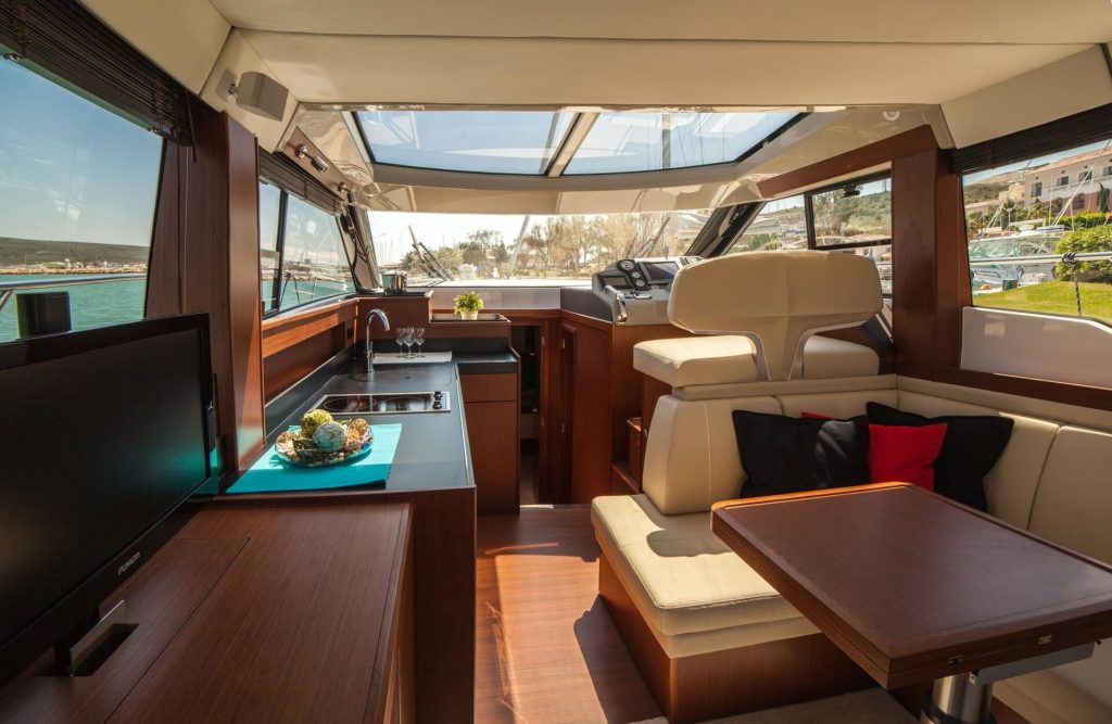 how to prepare your yacht for delivery. Clean and tidy interior of a luxury motoryacht.